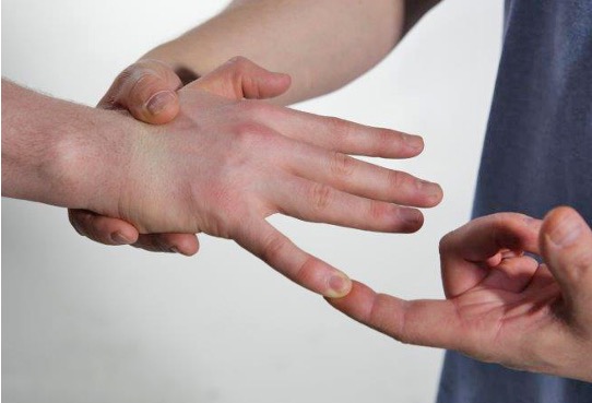 Lillefinger fleksjon
